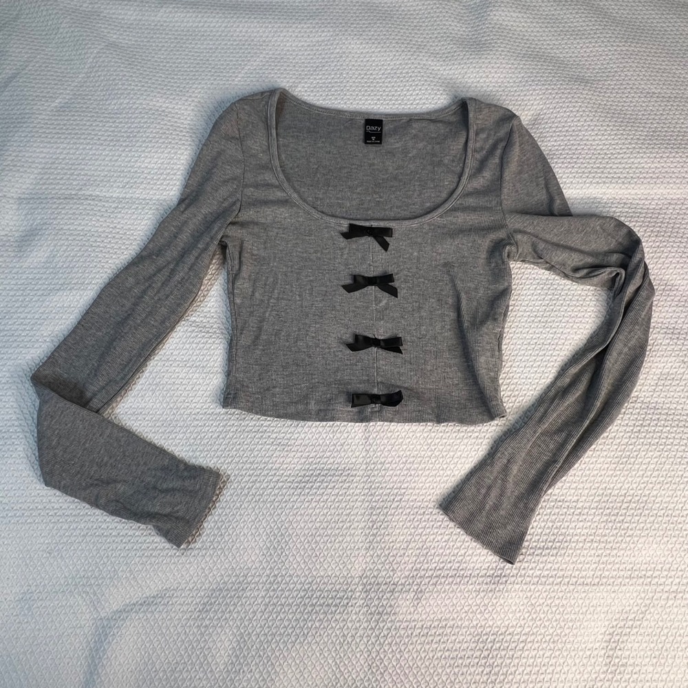 Dazy Womens Gray Ribbed Long Sleeve Crop Top Black Bow Detail‎ Scoop Neck Size M